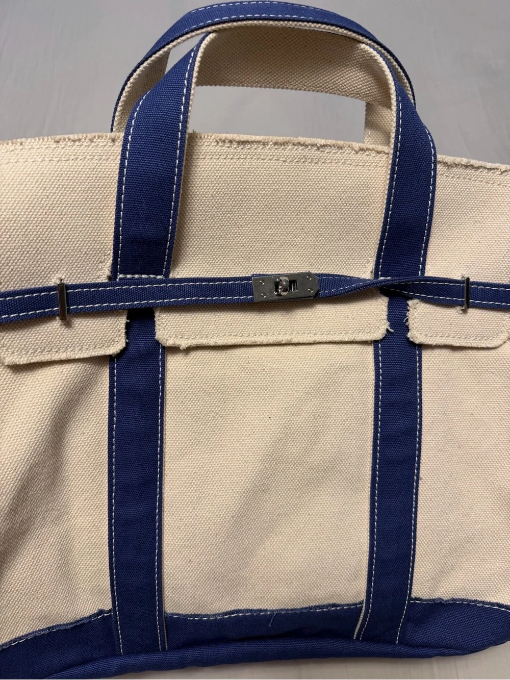 Viral Boatkin Bag in Navy Cream Color - Picture 2 of 4